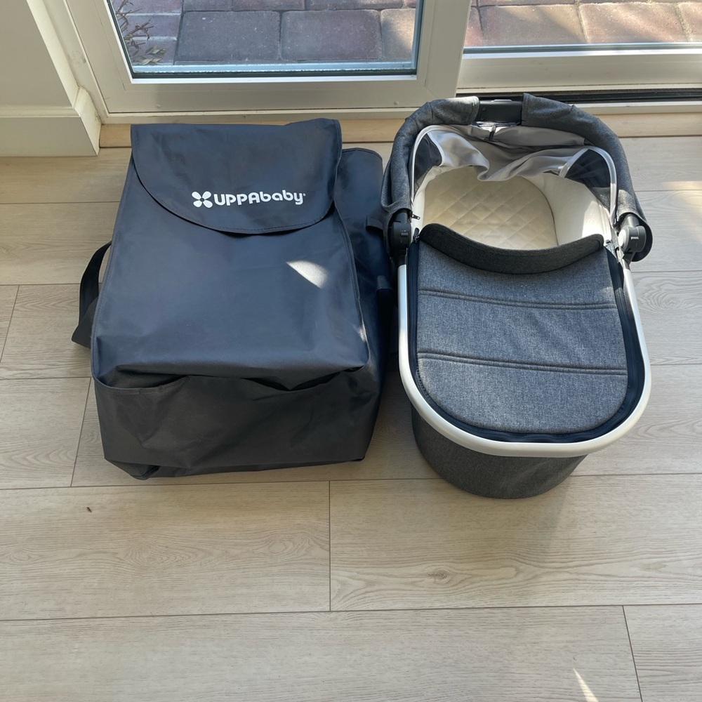 UPPAbaby Bassinet- Stylish Gray Bassinet and Stroller Attachment - Picture 9 of 13